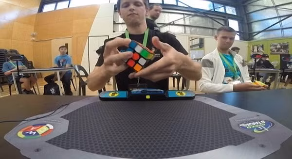 Kỷ lục về tốc độ giải khối rubik nhanh nhất thế giới vừa bị phá vỡ 