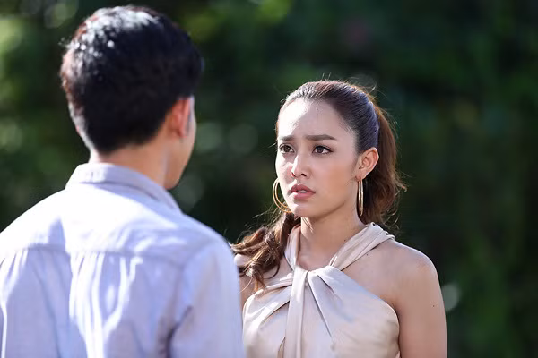 Cho một người đàn ông đi nhờ xe trong đêm mưa gió, nhưng khi anh ta vừa mở lời cảm ơn, tôi tái mặt vì nhận ra kẻ đã hắt hủi tôi năm nào - Ảnh 2.