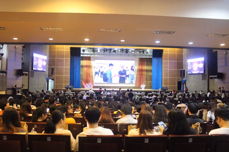 Cuộc thi CMO Think And Action 2023 thu hút đông đảo sinh viên yêu thích lĩnh vực marketing trên cả nước tham gia. Cuộc thi CMO Think And Action 2023 thu hút đông đảo sinh viên yêu thích lĩnh vực marketing trên cả nước tham gia.