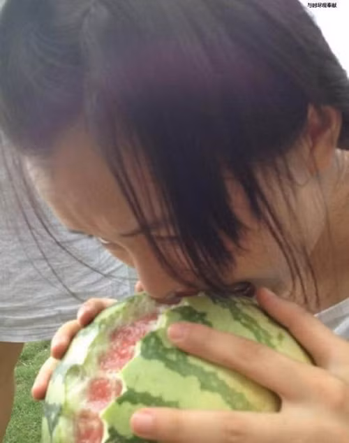 Ăn dưa hấu kiểu mới. 10-anh-hai-hot-nhat-facebook-trong-ngay-8
