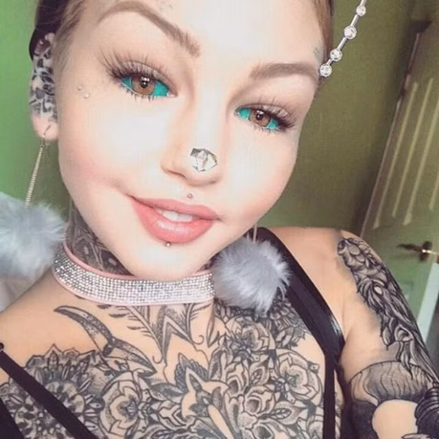 Cô có dự định mài sắc răng cửa để trông giống một “ma cà rồng”
