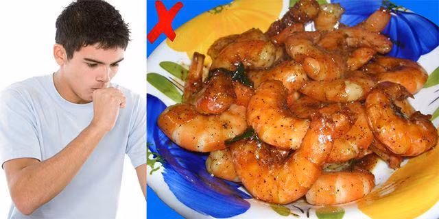 Người phụ nữ bất tỉnh sau khi ăn tôm càng, bộ phận này của tôm “vạn lần” nên tránh xa