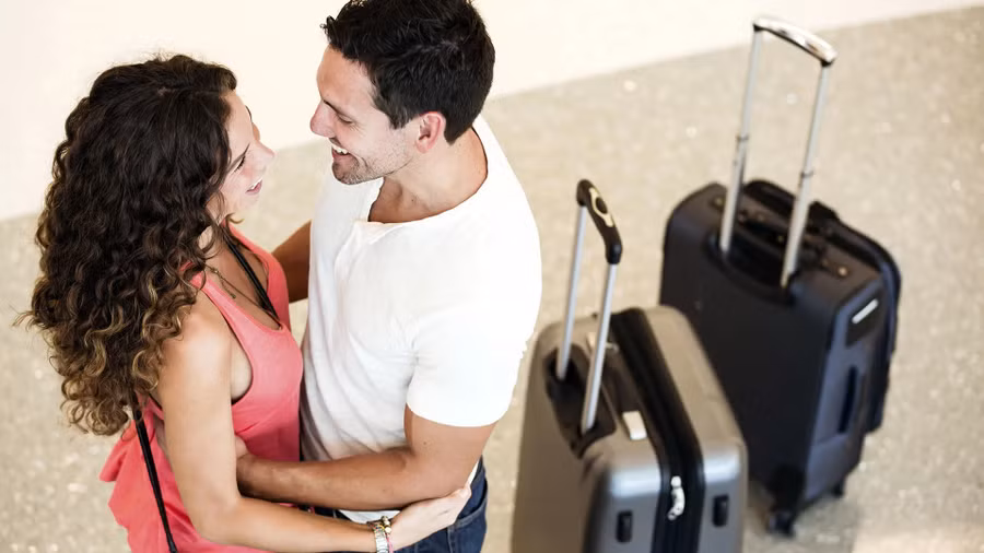 Khi cảm thấy cô đơn hoặc dễ bị tổn thương, chúng ta có thể thấy mình đang kết nối với những người khác. (Ảnh: ITN).