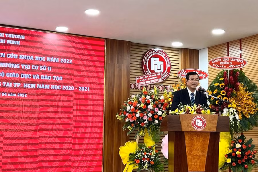 Thứ trưởng Bộ GD&amp;ĐT, PGS.TS Nguyễn Văn Phúc phát biểu.
