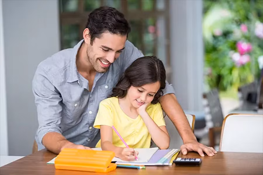 Xây dựng một cộng đồng hỗ trợ là điều cần thiết cho cả cha mẹ và con cái. (Ảnh: ITN). Xây dựng một cộng đồng hỗ trợ là điều cần thiết cho cả cha mẹ và con cái. (Ảnh: ITN).