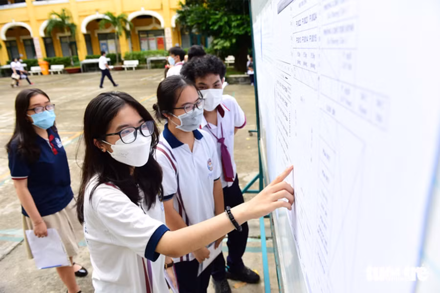 Nhiều thanh thiếu niên dành phần lớn thời gian trong ngày ở trường, vì vậy việc duy trì kết nối với các em có thể là một thách thức đối với cha mẹ. (Ảnh: ITN). Nhiều thanh thiếu niên dành phần lớn thời gian trong ngày ở trường, vì vậy việc duy trì kết nối với các em có thể là một thách thức đối với cha mẹ. (Ảnh: ITN).