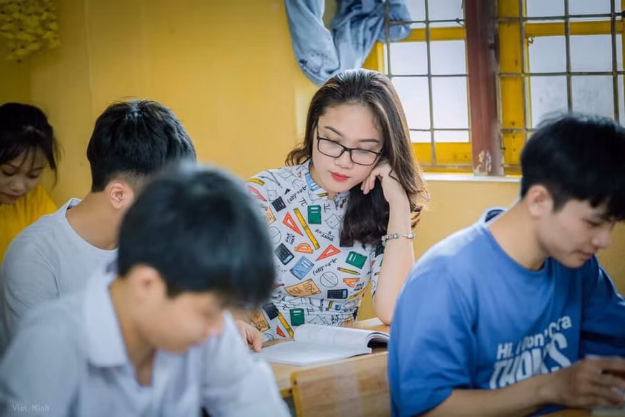 Đồng hành cùng học trò để giáo dục thêm hiệu quả. Ảnh: NVCC