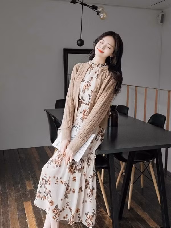 Mùa lạnh, đây là 4 gợi ý diện váy đi làm vừa ấm vừa xinh mà các nàng nên biết-13