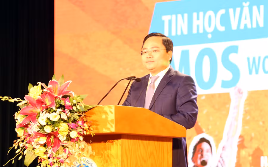 Ông Nguyễn Anh Tuấn - Bí thư thường trực BCH Trung ương Đoàn TNCS Hồ Chí Minh phát biểu khai mạc Ông Nguyễn Anh Tuấn - Bí thư thường trực BCH Trung ương Đoàn TNCS Hồ Chí Minh phát biểu khai mạc
