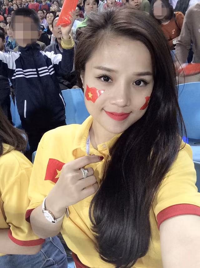4 fan nữ “xinh như mộng” khiến dân mạng lùng sục năm 2016 ảnh 3