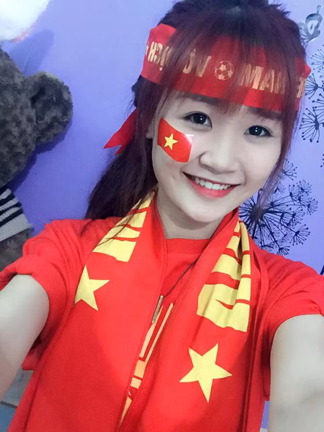 4 fan nữ “xinh như mộng” khiến dân mạng lùng sục năm 2016 ảnh 17