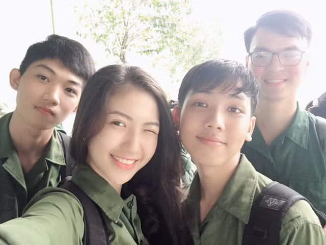 Nữ sinh Y dược Cần Thơ trong trang phục áo lính gây thương nhớ ảnh 2