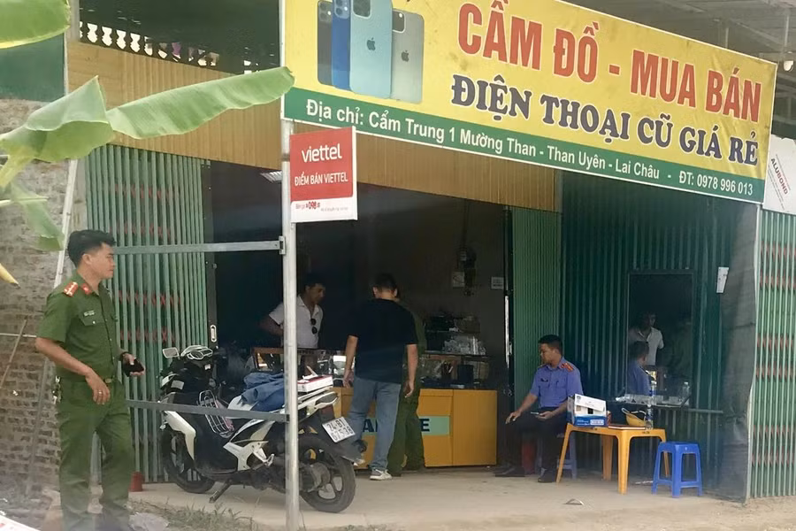 Hiệu cầm đồ nơi xảy ra vụ việc.