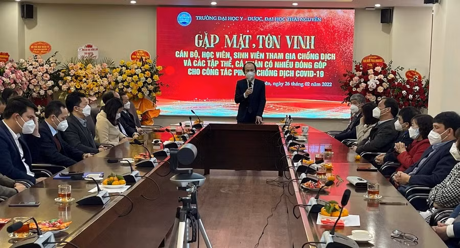 PGS.TS Nguyễn Tiến Dũng, Bí thư Đảng ủy, Hiệu trưởng Trường Đại học Y - Dược phát biểu.