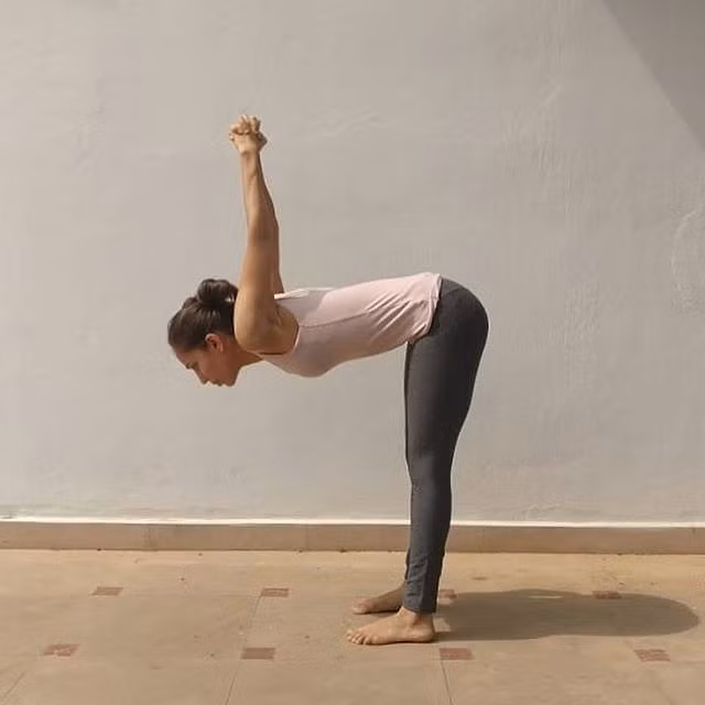 Ngực lép như màn hình phẳng chỉ cần tập 5 thế yoga này là nảy nở căng tròn mướt mắt - Hình 5