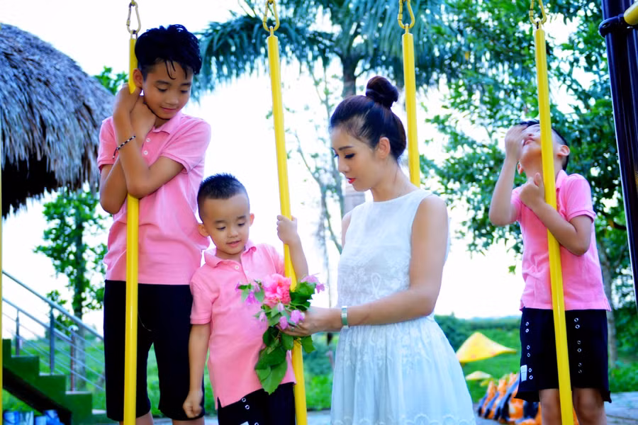 Người mẫu Sao Xa: Con cũng là thầy giáo của mẹ