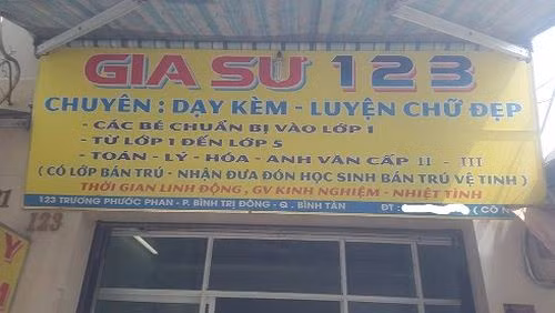 Nhiều sinh viên có học lực khá thường tìm tới các trung tâm gia sư để dạy thêm ngoài giờ