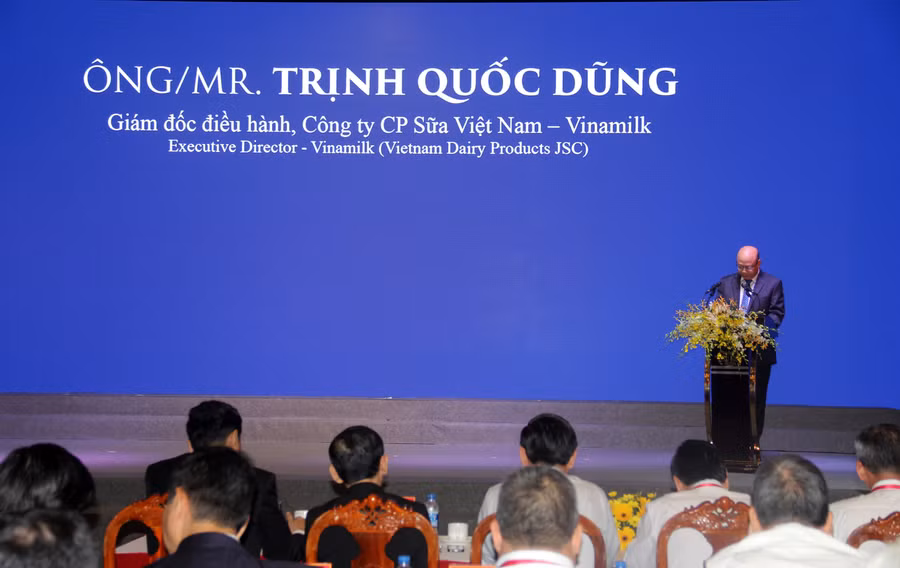 Ông Trịnh Quốc Dũng – Giám đốc Điều hành Vinamilk phát biểu tại buổi lễ Ông Trịnh Quốc Dũng – Giám đốc Điều hành Vinamilk phát biểu tại buổi lễ