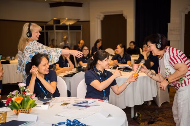 Lớp học sôi nổi dưới sự dẫn dắt của hai chuyên gia quốc tế