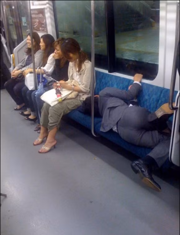 Ngủ gật 9 ảnh cười, đặt đâu ngủ đó, ảnh cười ngủ gật