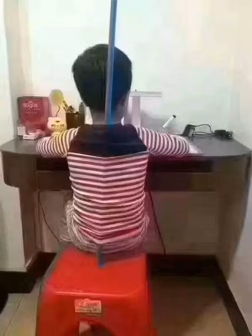 Cách để luôn giữ thẳng lưng khi ngồi học.