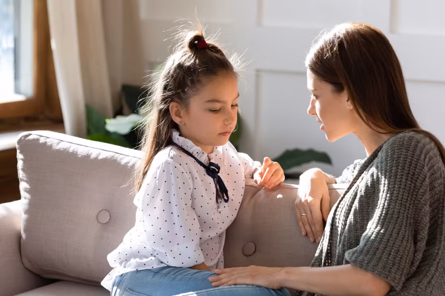 Cha mẹ nên cân nhắc xóa nội dung không phù hợp hoặc có hại cho trẻ. (Ảnh: ITN). Cha mẹ nên cân nhắc xóa nội dung không phù hợp hoặc có hại cho trẻ. (Ảnh: ITN).
