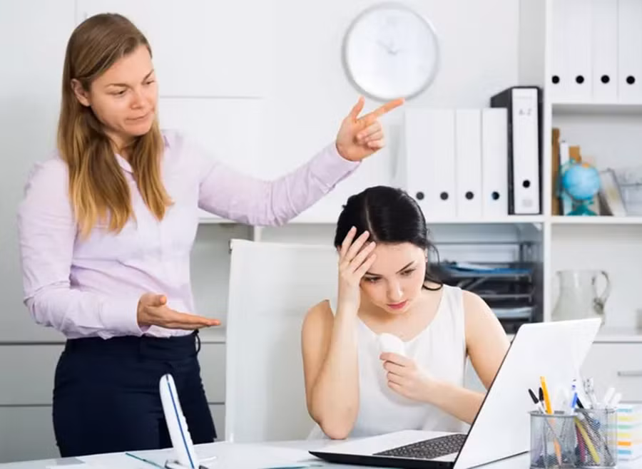 Việc duy trì sự tự tin của bạn khiến cho đồng nghiệp thấy rằng lời nói và hành động của họ không phù hợp và không ảnh hưởng đến bạn. (Ảnh: ITN).
