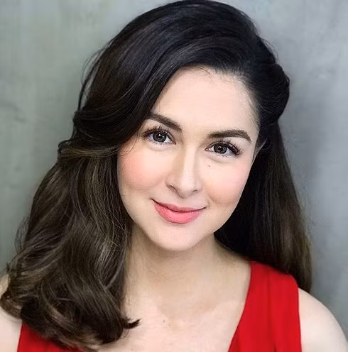 "Mỹ nhân đẹp nhất Philippines" rạng ngời bên chồng và hai con ảnh 22