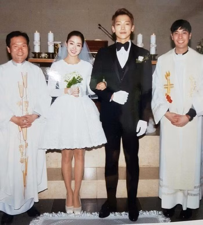 Công bố ảnh cưới hiếm hoi của Kim Tae Hee và Bi Rain ảnh 1 Công bố ảnh cưới hiếm hoi của Kim Tae Hee và Bi Rain ảnh 1