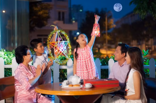 Nỗi lòng giấu kín của những người không có Trung thu bên gia đình