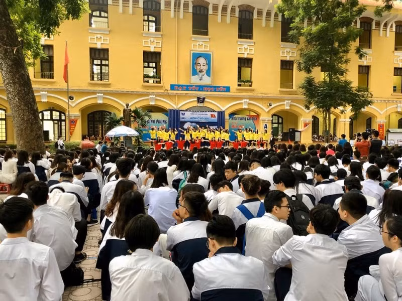 Chương trình văn nghệ với chủ để biển đảo.
