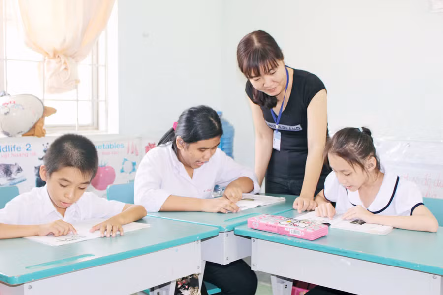 Ngành GD luôn đặc biệt quan tâm chăm lo đến GD cho người khuyết tật Ngành GD luôn đặc biệt quan tâm chăm lo đến GD cho người khuyết tật