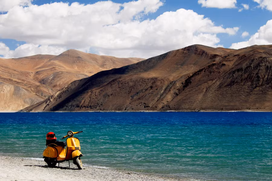 Hồ Pangong, “dải lụa” xanh quyến rũ