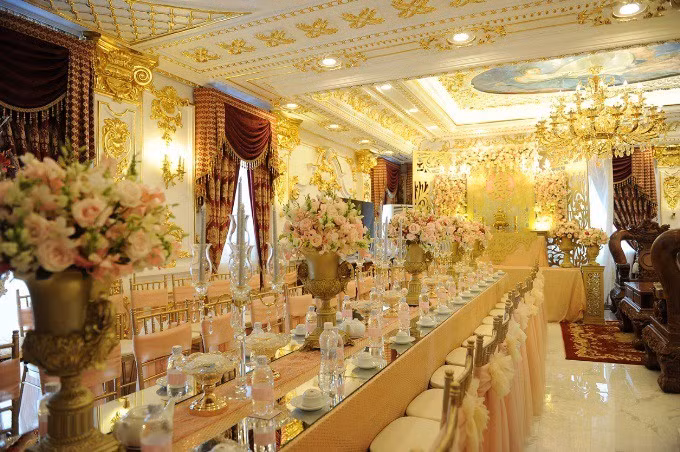 Những đám cưới xa hoa, dát đầy vàng của con đại gia Việt - Ảnh 3. Những đám cưới xa hoa, dát đầy vàng của con đại gia Việt - Ảnh 3.