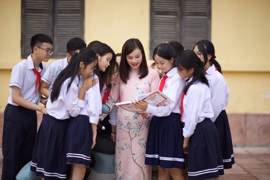 Với nhiều sáng tạo trong giảng dạy, cô Hằng luôn được các em học sinh quý mến. Ảnh: NVCC.