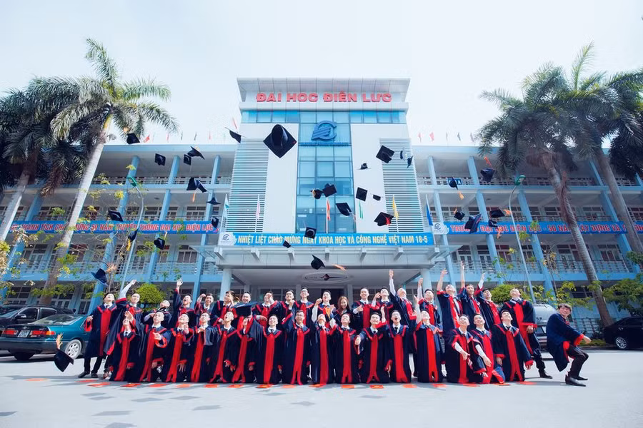 Sinh viên trường Đại học Điện lực trong ngày tốt nghiệp. (Ảnh NTCC).