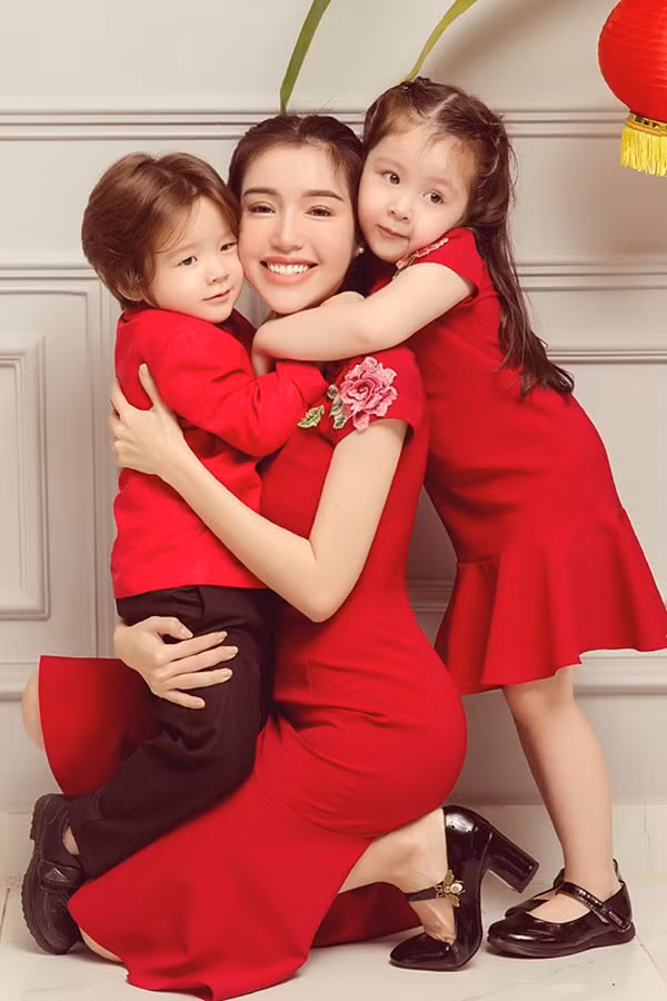 2 nhóc tỳ đáng yêu như thiên thần nhà Elly Trần. 