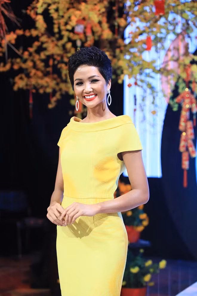 gap hoa hau dep nhat the gioi 2018 h'hen nie, lai van sam phai thot len dieu nay! - 1