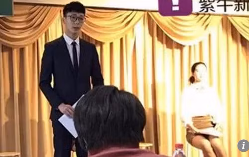 Nam sinh Trung Quốc làm dậy sóng mạng xã hội khi nêu rõ lý do thi vào Đại học Phụ nữ Trung Quốc để tìm bạn gái. Nam sinh Trung Quốc làm dậy sóng mạng xã hội khi nêu rõ lý do thi vào Đại học Phụ nữ Trung Quốc để tìm bạn gái.