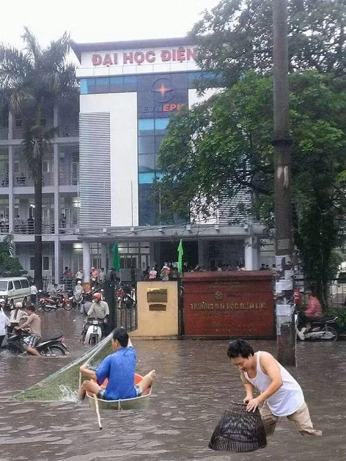 Thú vui những ngày nước ngập. Thú vui những ngày nước ngập.