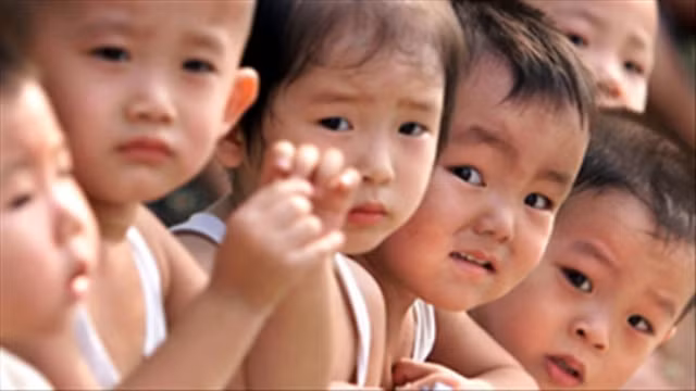 Tư tưởng trọng nam khinh nữ: Áp lực đè nặng lên vai phụ nữ và trẻ em gái