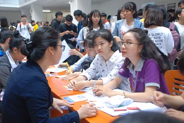 Sinh viên đang ứng tuyển vị trí việc làm tại một Doanh nghiệp