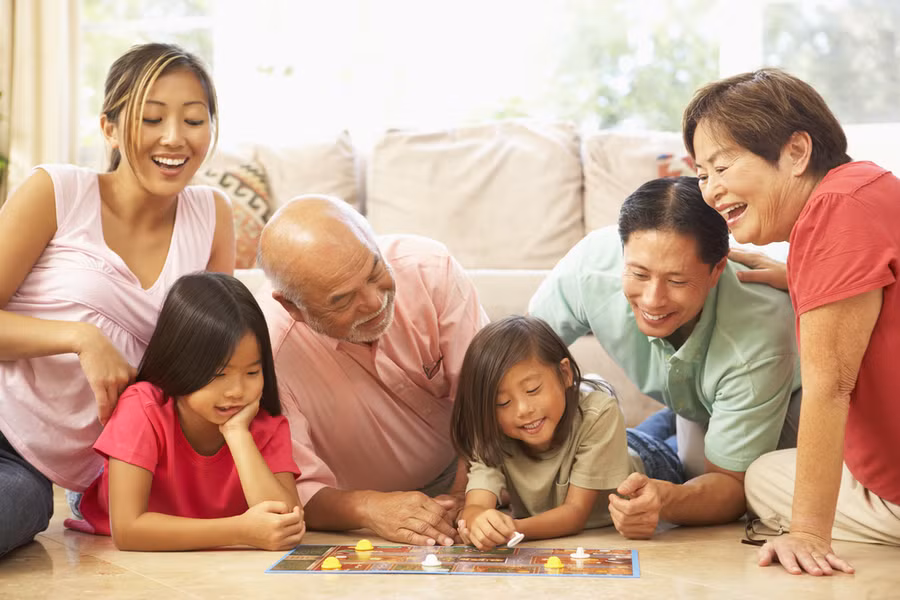 Trong một ngôi nhà nhiều thế hệ, mỗi người nên làm phần việc của mình, không nên để ai đó bị mắc kẹt với tất cả trách nhiệm của nhiều thành viên trong gia đình. (Ảnh: ITN).
