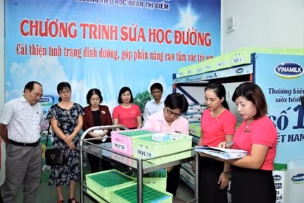 Sữa học đường TP Hồ Chí Minh đã bắt đầu vào nhịp chỉ sau 2 tuần triển khai - ảnh 1