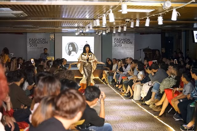 Một tiết mục trình diễn của người mẫu tại show diễn đêm qua Một tiết mục trình diễn của người mẫu tại show diễn đêm qua