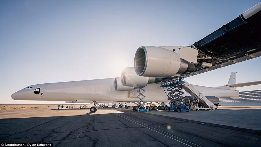 Chiếc Stratolaunch khổng lồ