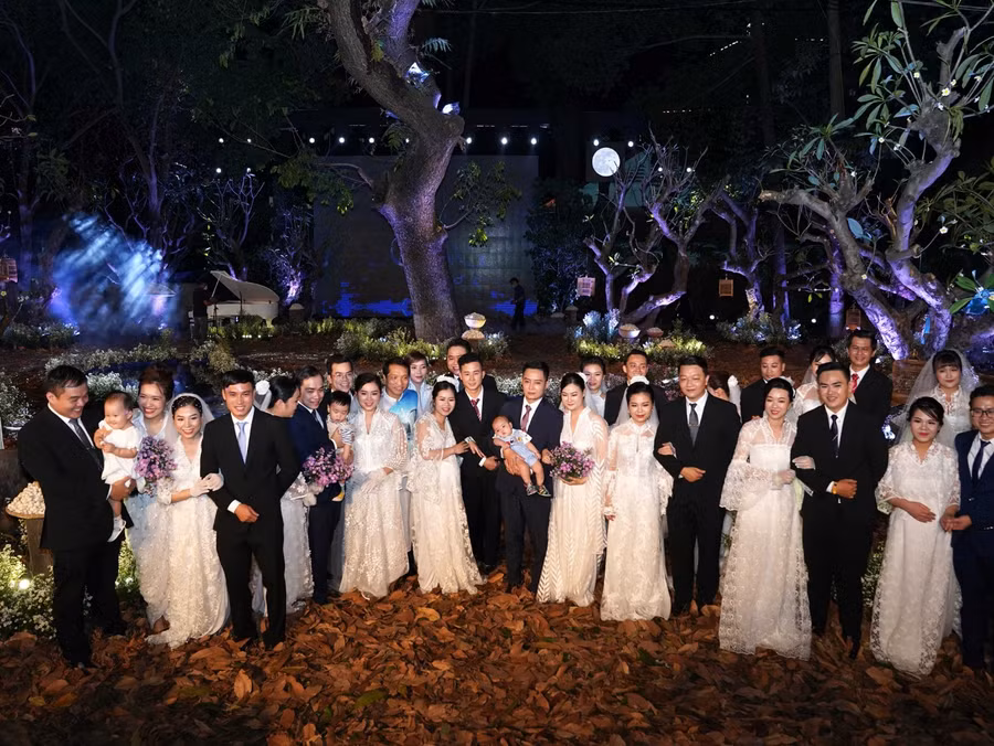Đám cưới không còn là mơ của tập thể của 20 y bác sĩ từng hoãn cưới chống dịch. Ảnh: Thanhnien.