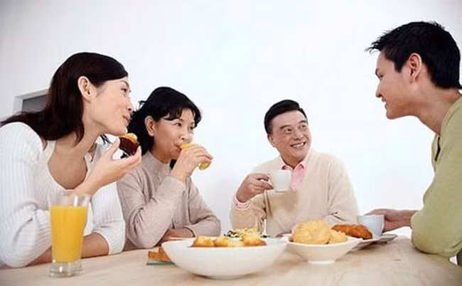 Cả nhà tôi ai cũng trợn mắt kinh ngạc khi chị dâu ngoan hiền bỗng dưng trở mặt, cay cú, hỗn hào với mẹ tôi - Ảnh 1.