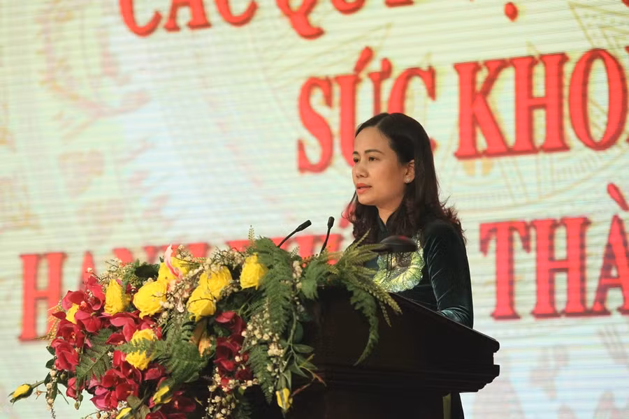 Ngành GD-ĐT Hoàn Kiếm (Hà Nội) tuyên dương, khen thưởng điển hình tiên tiến năm 2018 ảnh 3