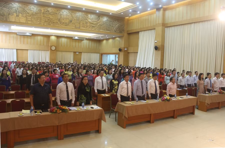Ngành GD-ĐT Hoàn Kiếm (Hà Nội) tuyên dương, khen thưởng điển hình tiên tiến năm 2018 ảnh 2